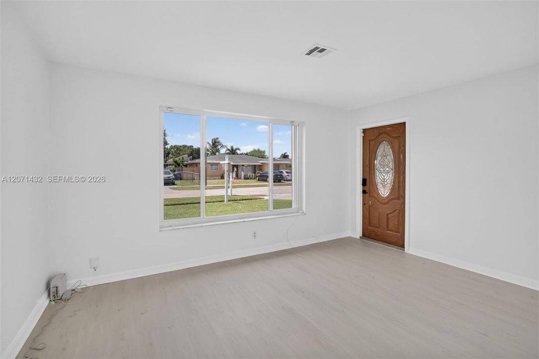 For Sale: $599,000 (3 beds, 2 baths, 1919 Square Feet)