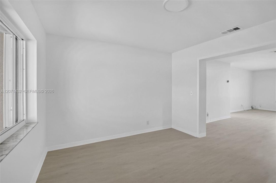 For Sale: $599,000 (3 beds, 2 baths, 1919 Square Feet)