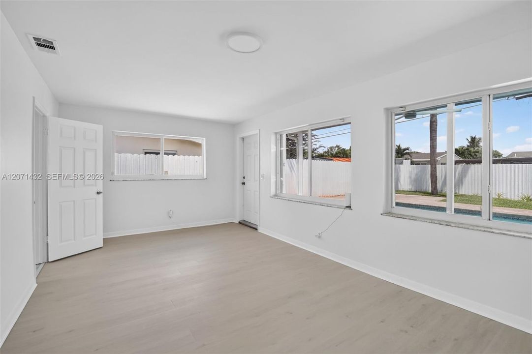For Sale: $599,000 (3 beds, 2 baths, 1919 Square Feet)