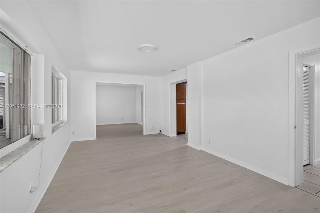 For Sale: $599,000 (3 beds, 2 baths, 1919 Square Feet)