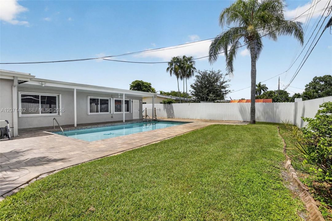 For Sale: $599,000 (3 beds, 2 baths, 1919 Square Feet)