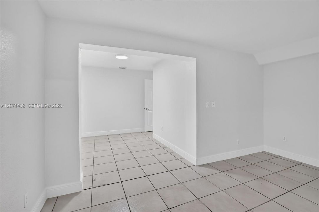 For Sale: $599,000 (3 beds, 2 baths, 1919 Square Feet)
