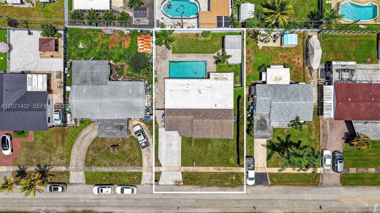 For Sale: $599,000 (3 beds, 2 baths, 1919 Square Feet)