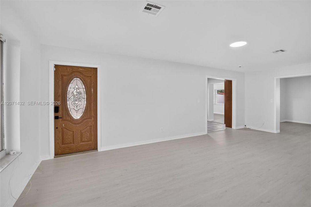 For Sale: $599,000 (3 beds, 2 baths, 1919 Square Feet)