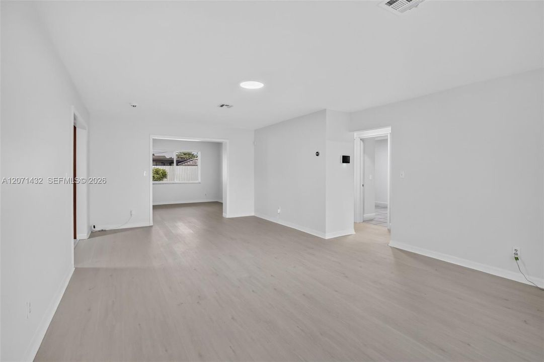 For Sale: $599,000 (3 beds, 2 baths, 1919 Square Feet)