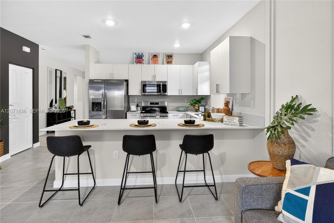 En Venta: $556,990 (4 camas, 3 baños, 1827 Pies cuadrados)