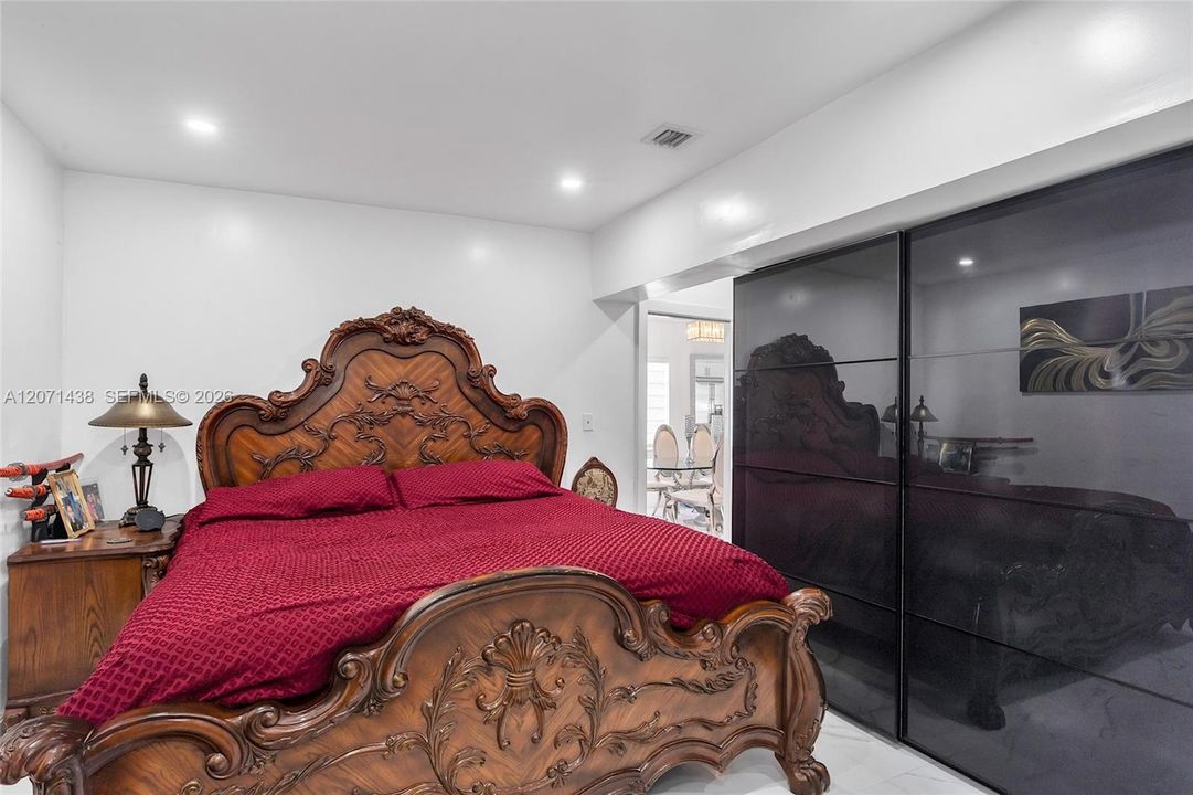 For Sale: $674,999 (5 beds, 4 baths, 1600 Square Feet)