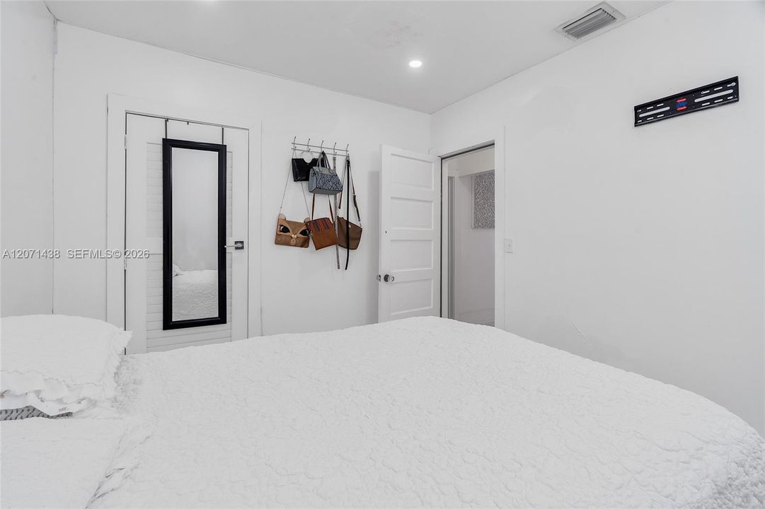 For Sale: $674,999 (5 beds, 4 baths, 1600 Square Feet)