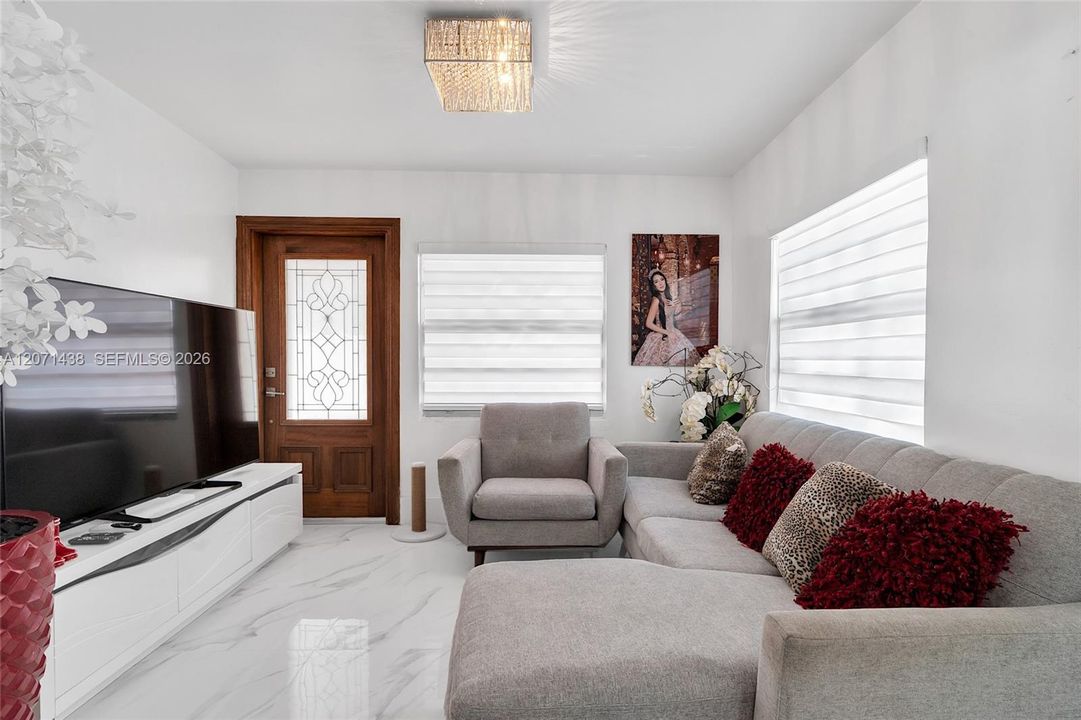 For Sale: $674,999 (5 beds, 4 baths, 1600 Square Feet)