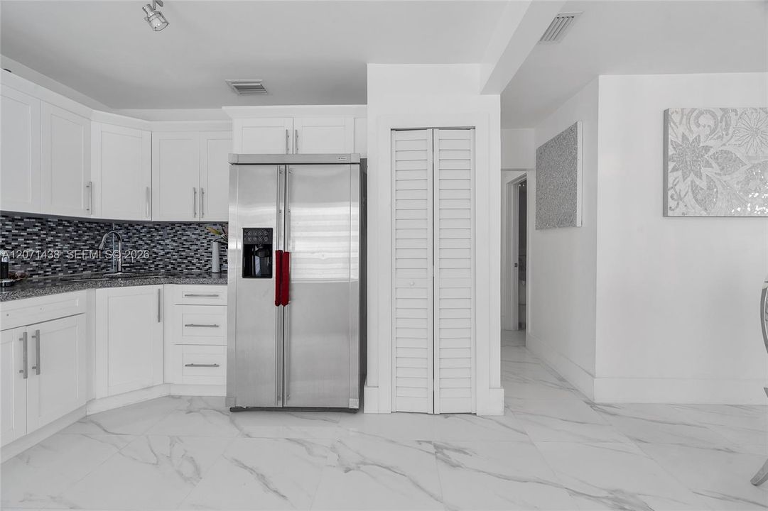 For Sale: $674,999 (5 beds, 4 baths, 1600 Square Feet)