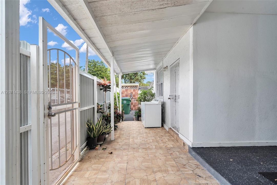 For Sale: $674,999 (5 beds, 4 baths, 1600 Square Feet)