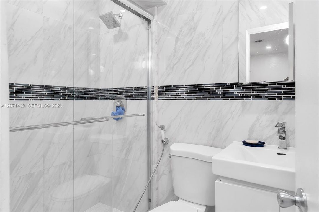 For Sale: $674,999 (5 beds, 4 baths, 1600 Square Feet)