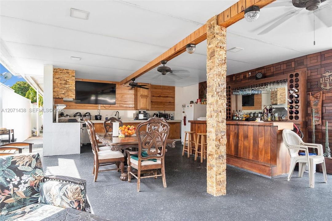 For Sale: $674,999 (5 beds, 4 baths, 1600 Square Feet)