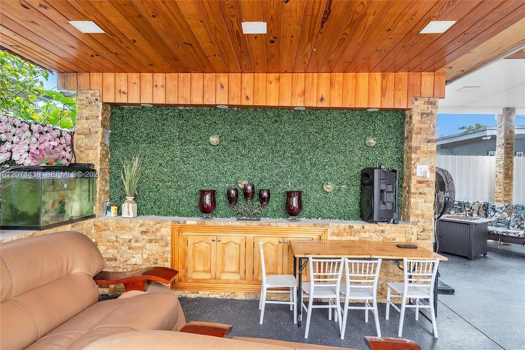 For Sale: $674,999 (5 beds, 4 baths, 1600 Square Feet)
