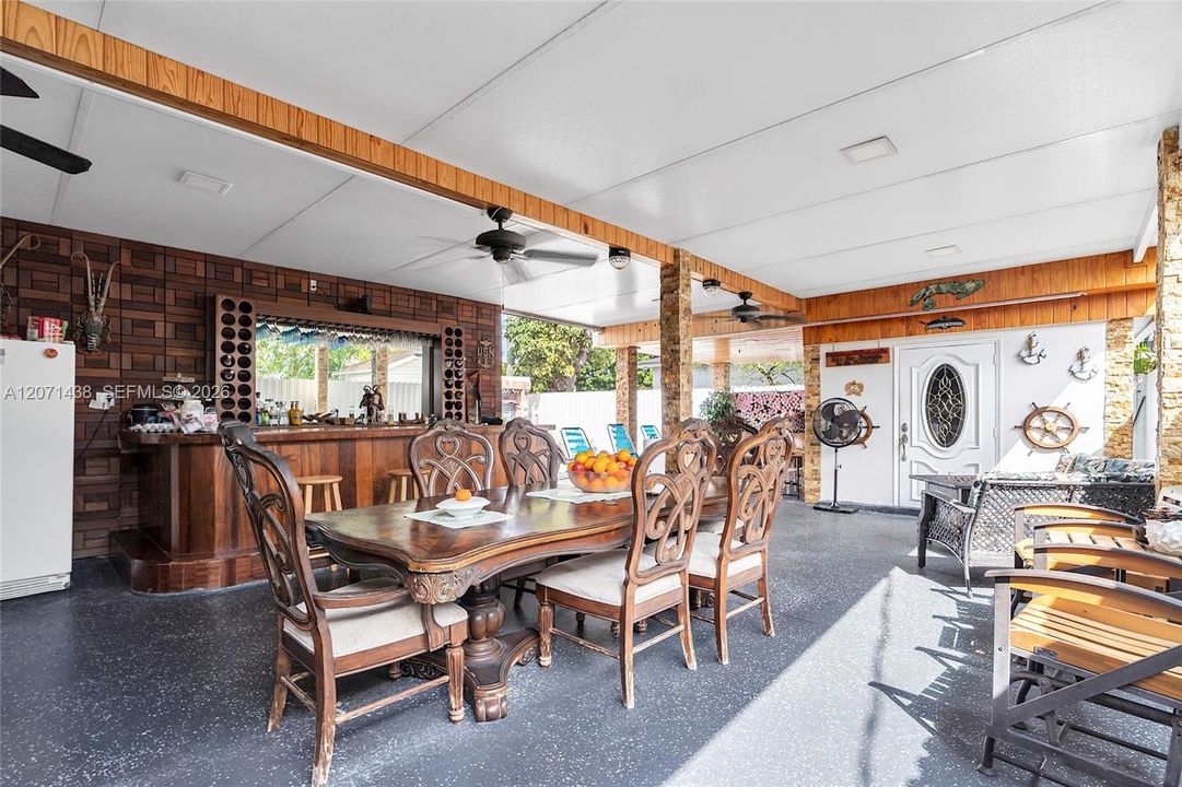 For Sale: $674,999 (5 beds, 4 baths, 1600 Square Feet)
