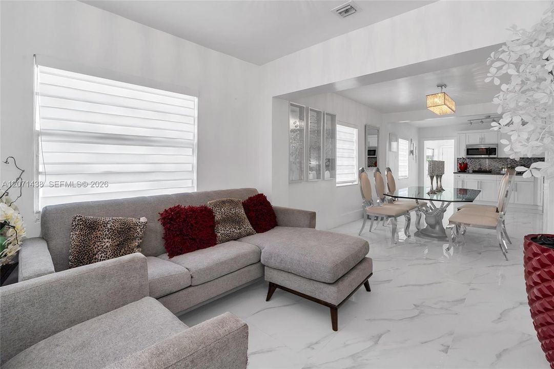 For Sale: $674,999 (5 beds, 4 baths, 1600 Square Feet)