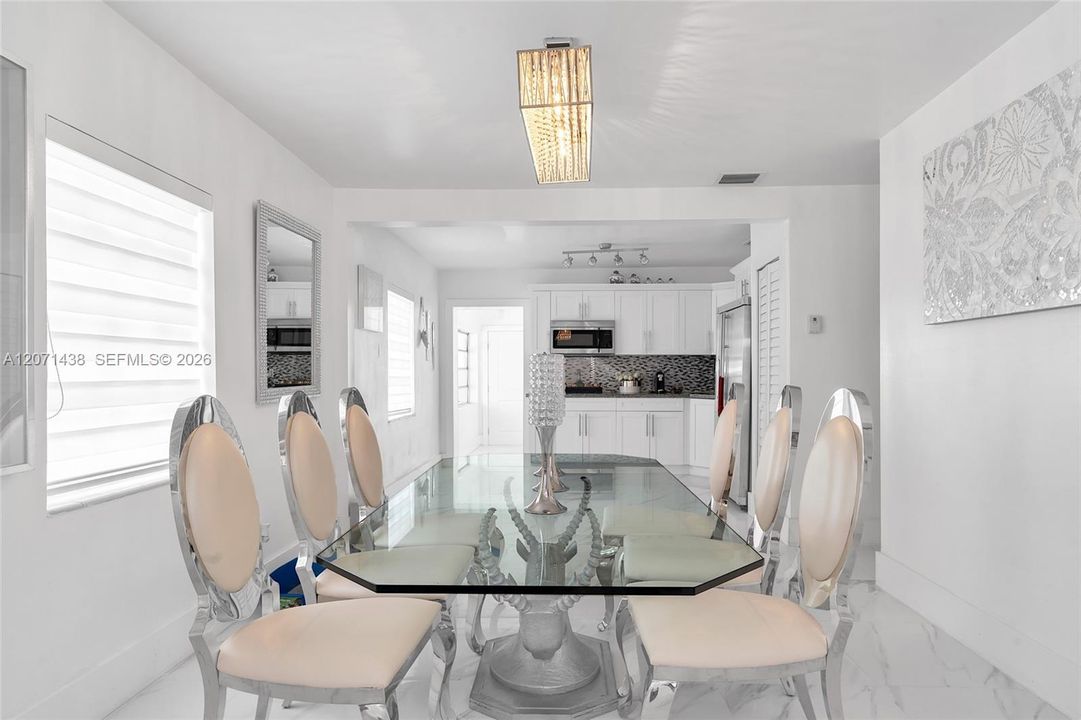 For Sale: $674,999 (5 beds, 4 baths, 1600 Square Feet)