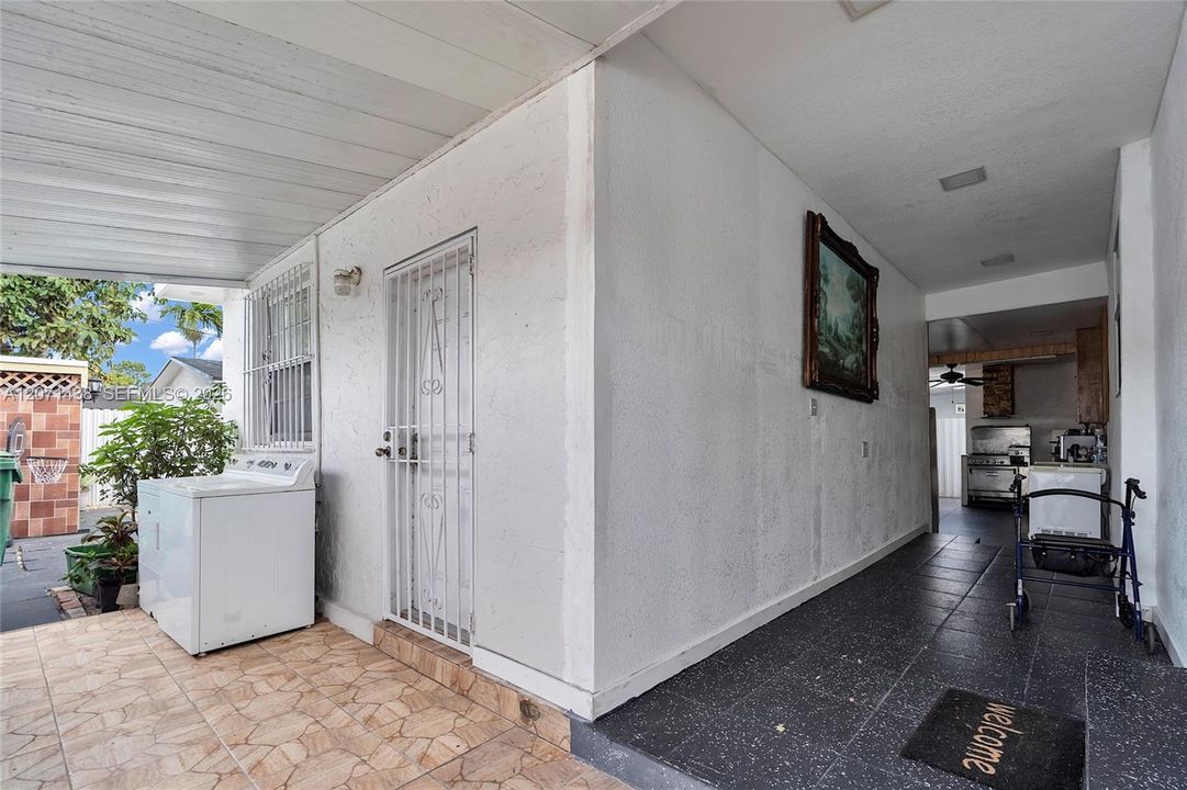 For Sale: $674,999 (5 beds, 4 baths, 1600 Square Feet)