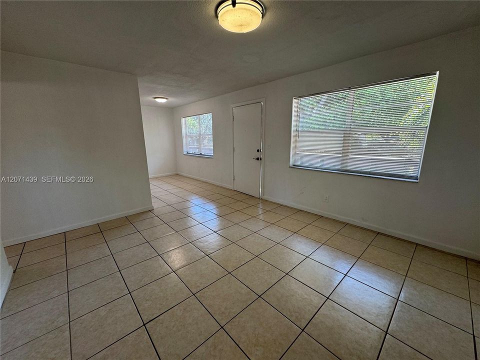 For Rent: $1,650 (2 beds, 1 baths, 773 Square Feet)