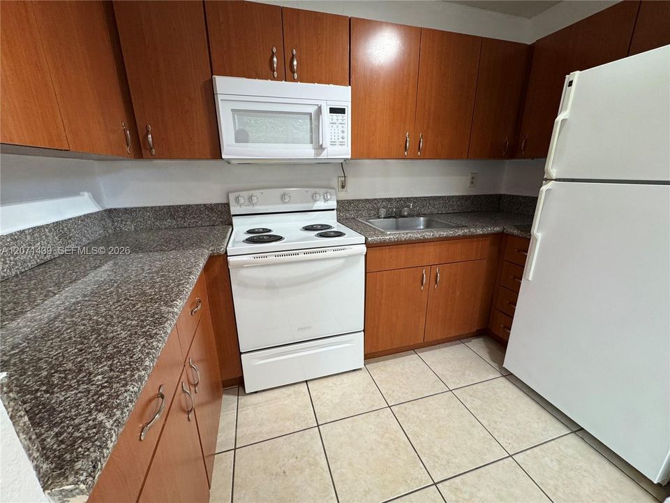 For Rent: $1,650 (2 beds, 1 baths, 773 Square Feet)