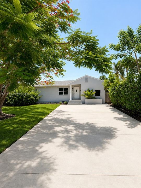 For Rent: $4,950 (3 beds, 2 baths, 1415 Square Feet)