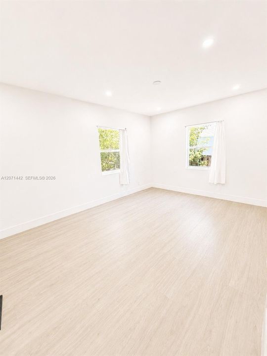 For Rent: $4,950 (3 beds, 2 baths, 1415 Square Feet)