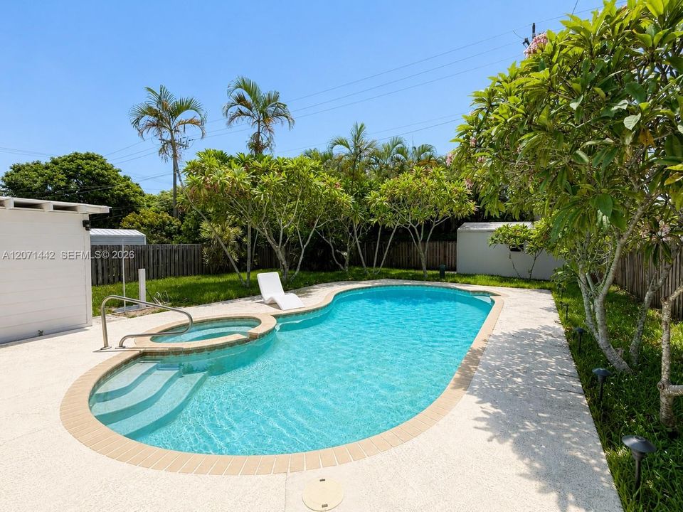 For Rent: $4,950 (3 beds, 2 baths, 1415 Square Feet)