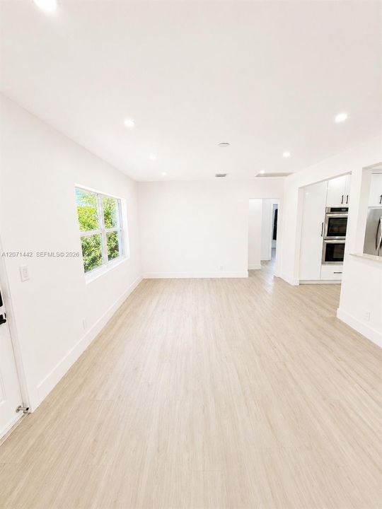 For Rent: $4,950 (3 beds, 2 baths, 1415 Square Feet)