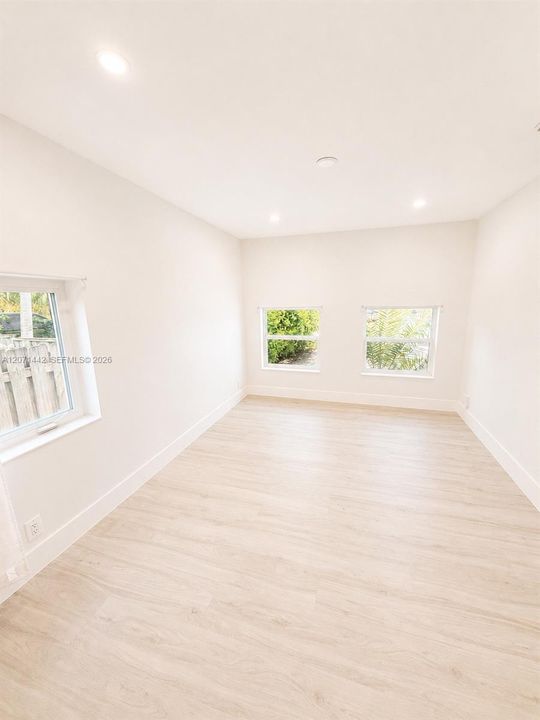 For Rent: $4,950 (3 beds, 2 baths, 1415 Square Feet)