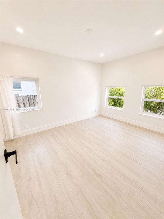 For Rent: $4,950 (3 beds, 2 baths, 1415 Square Feet)