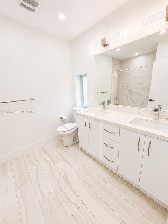 For Rent: $4,950 (3 beds, 2 baths, 1415 Square Feet)
