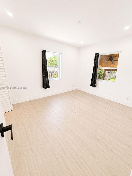 For Rent: $4,950 (3 beds, 2 baths, 1415 Square Feet)
