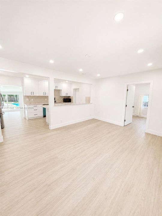 For Rent: $4,950 (3 beds, 2 baths, 1415 Square Feet)