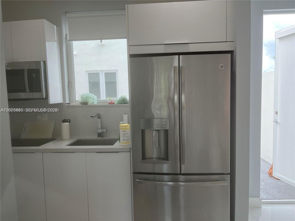 For Rent: $1,950 (0 beds, 1 baths, 490 Square Feet)