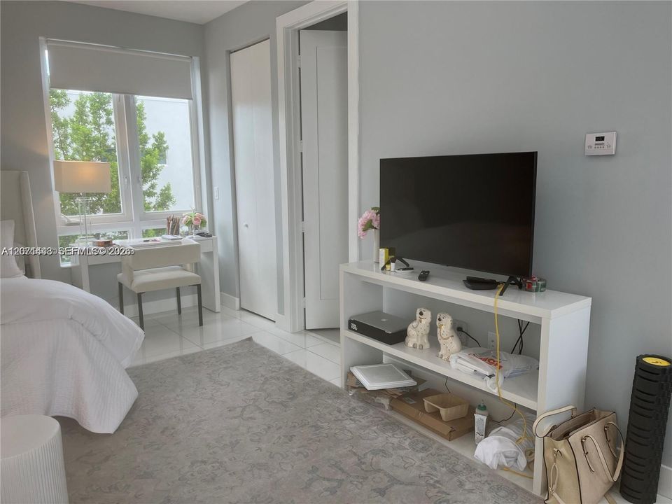 For Rent: $1,950 (0 beds, 1 baths, 490 Square Feet)