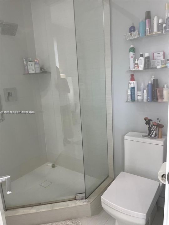 For Rent: $1,950 (0 beds, 1 baths, 490 Square Feet)