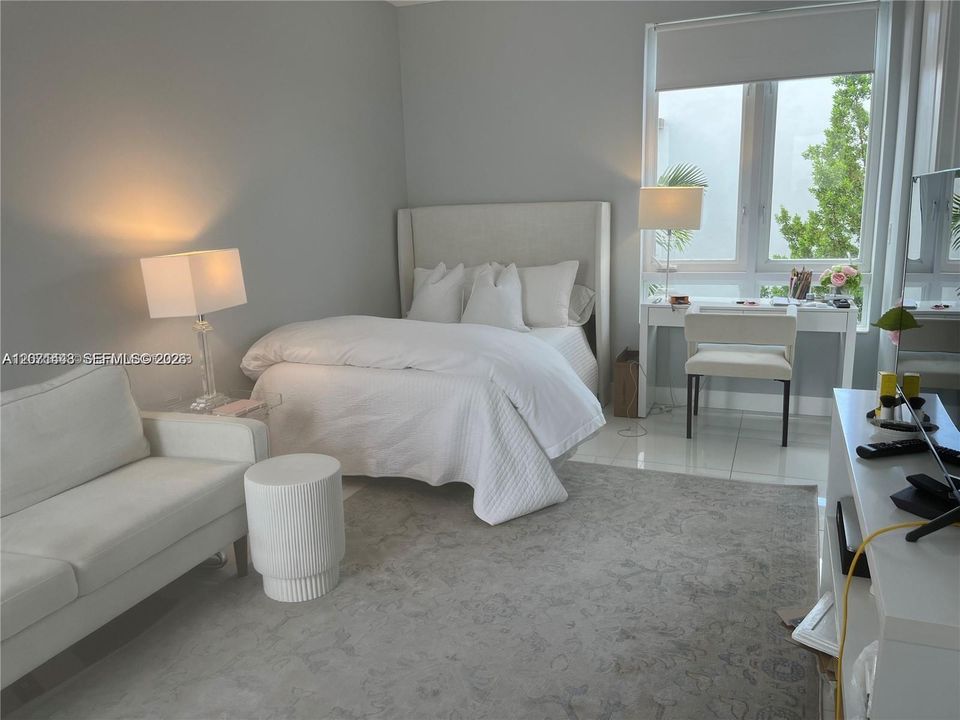 For Rent: $1,950 (0 beds, 1 baths, 490 Square Feet)