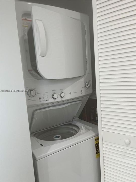 For Rent: $1,950 (0 beds, 1 baths, 490 Square Feet)