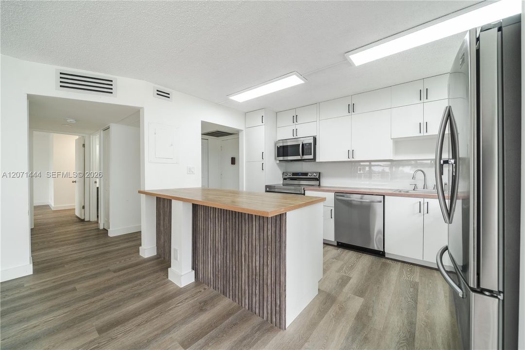 For Rent: $2,380 (2 beds, 2 baths, 1040 Square Feet)