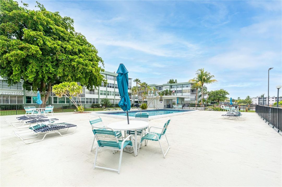 For Rent: $2,380 (2 beds, 2 baths, 1040 Square Feet)