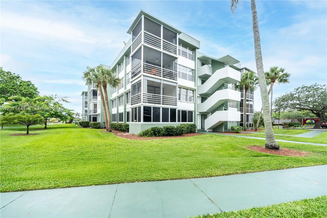 For Rent: $2,380 (2 beds, 2 baths, 1040 Square Feet)