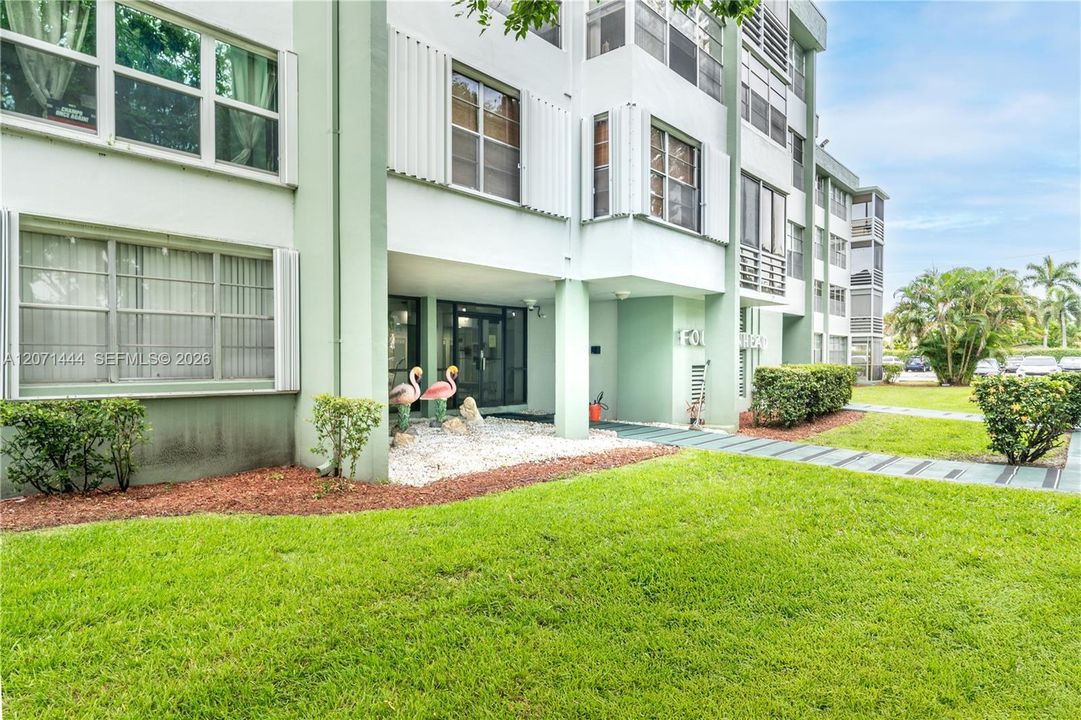 For Rent: $2,380 (2 beds, 2 baths, 1040 Square Feet)