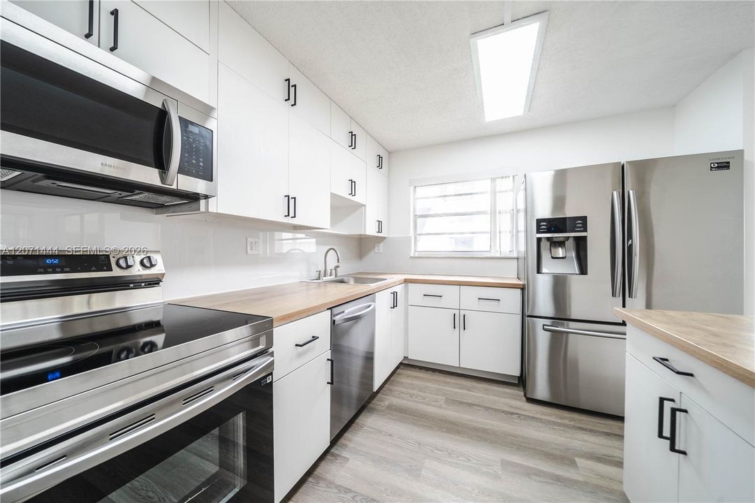 For Rent: $2,380 (2 beds, 2 baths, 1040 Square Feet)