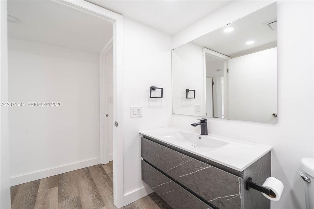 For Rent: $2,380 (2 beds, 2 baths, 1040 Square Feet)
