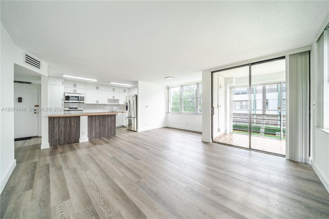 For Rent: $2,380 (2 beds, 2 baths, 1040 Square Feet)