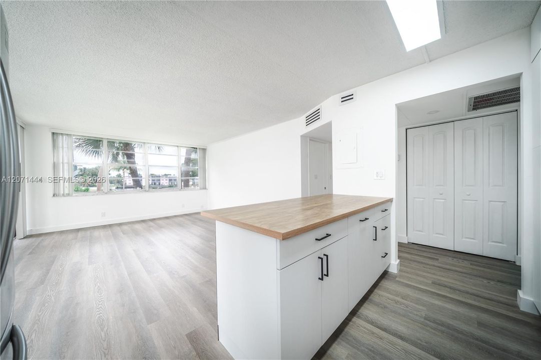 For Rent: $2,380 (2 beds, 2 baths, 1040 Square Feet)