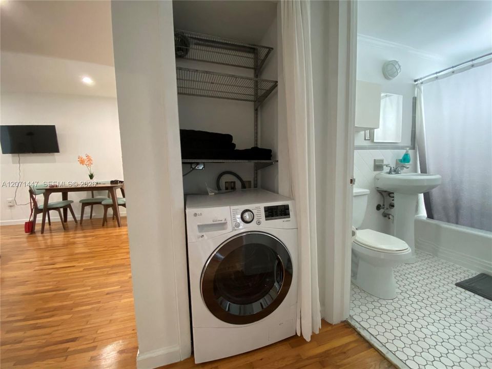 For Rent: $2,700 (2 beds, 1 baths, 3360 Square Feet)