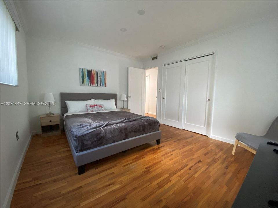 For Rent: $2,700 (2 beds, 1 baths, 3360 Square Feet)