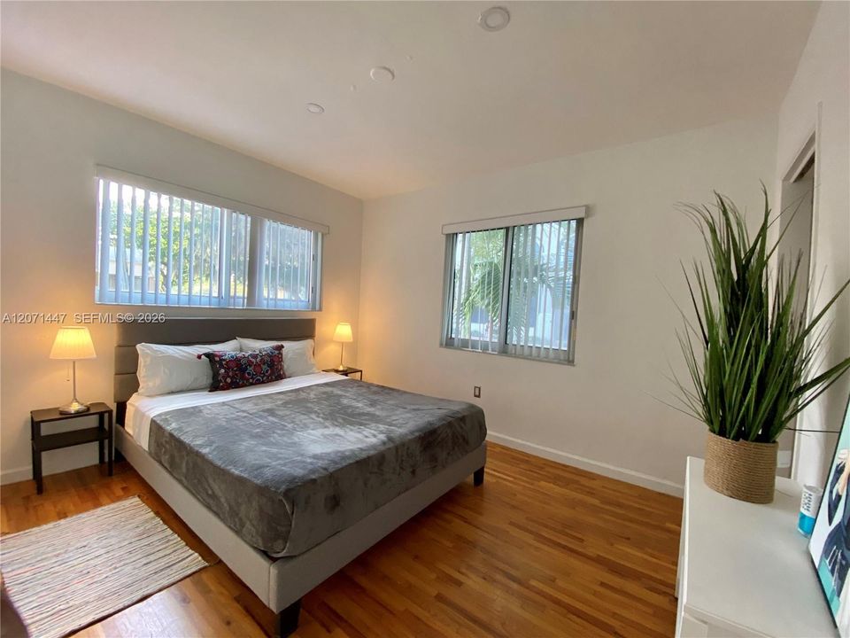 For Rent: $2,700 (2 beds, 1 baths, 3360 Square Feet)