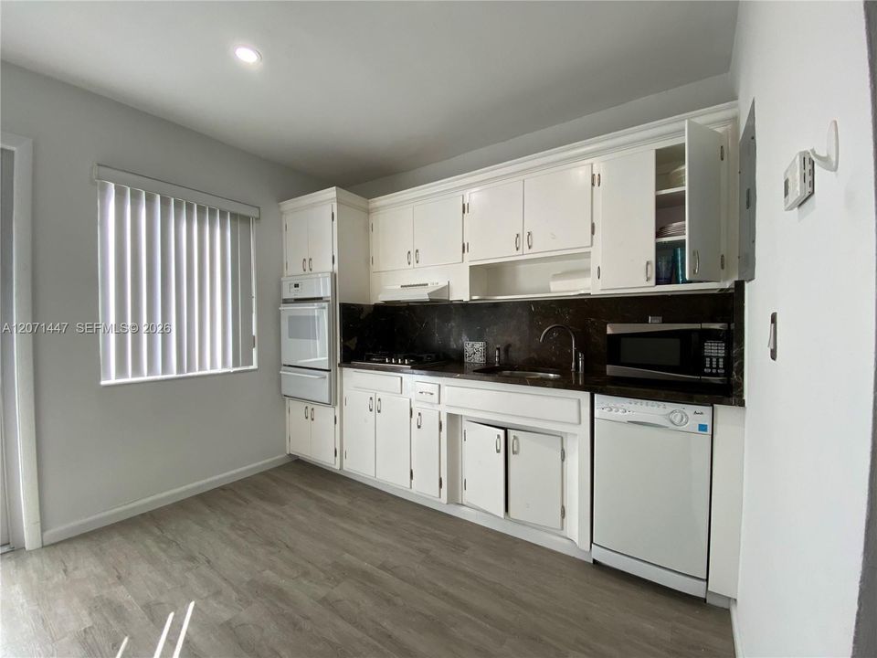 For Rent: $2,700 (2 beds, 1 baths, 3360 Square Feet)